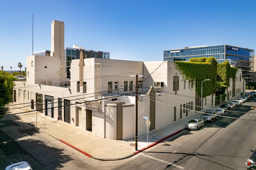 Primary Photo Of 7000 Romaine St, Los Angeles Showroom For Lease