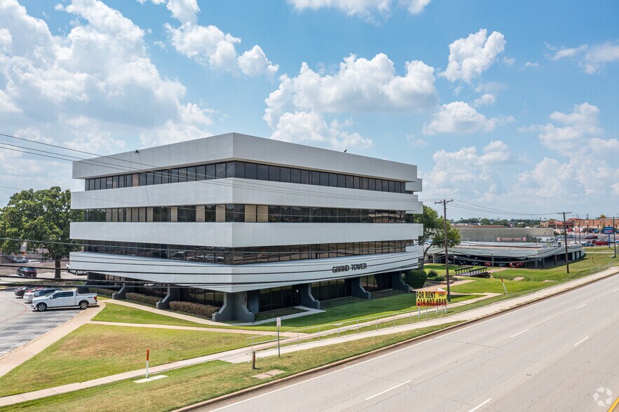 More Photos Of 1001 W Euless Blvd, Euless Medical For Lease