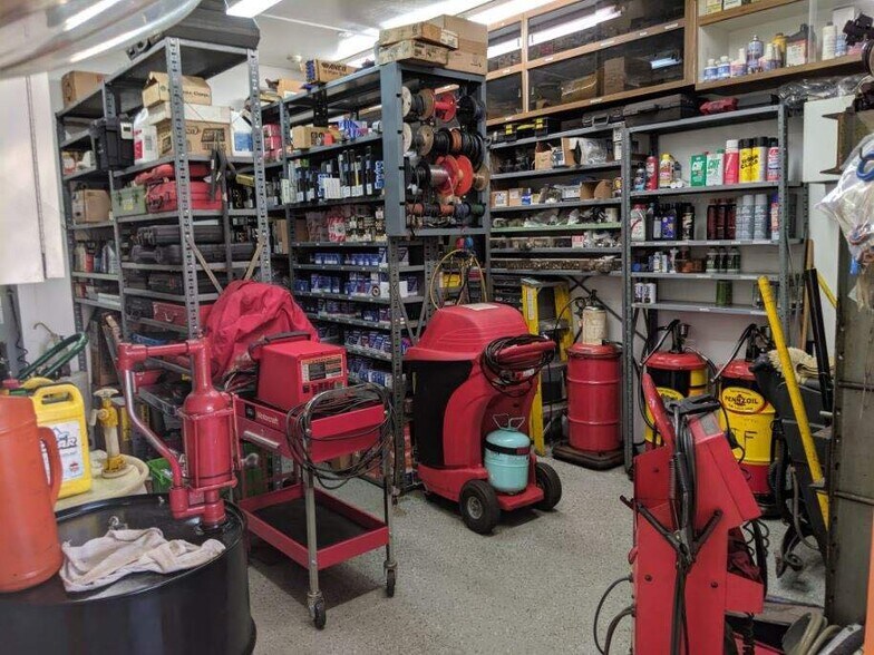 More Photos Of 3880 Industrial Ave, Rolling Meadows Auto Repair For Sale