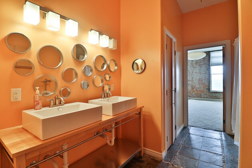 More Photos Of 102-104 W Columbus St, Kenton Office Residential For Sale