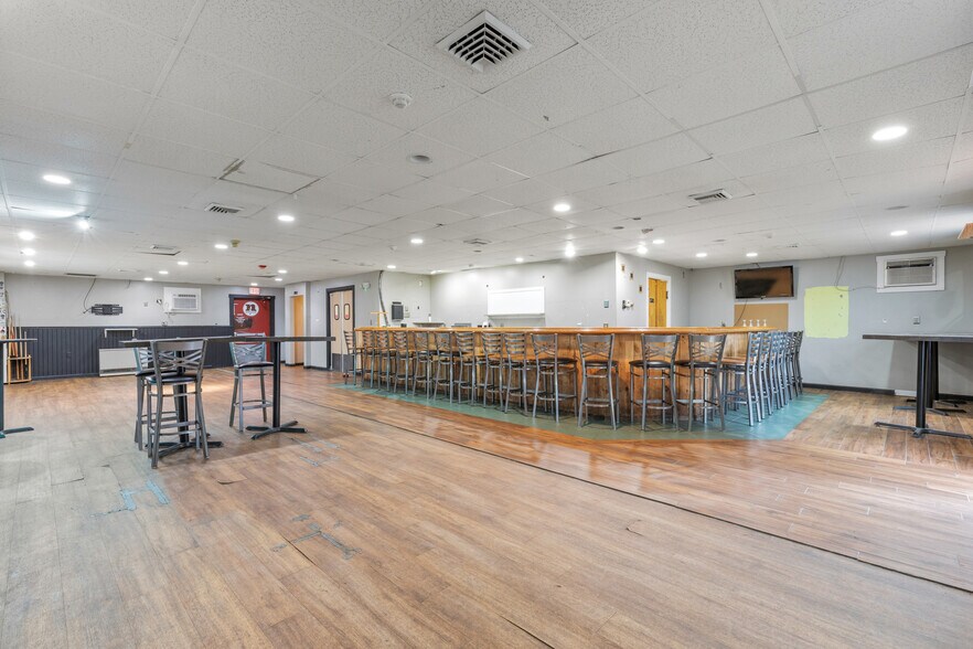 More Photos Of 1248 Roosevelt Trl, Raymond Restaurant For Lease