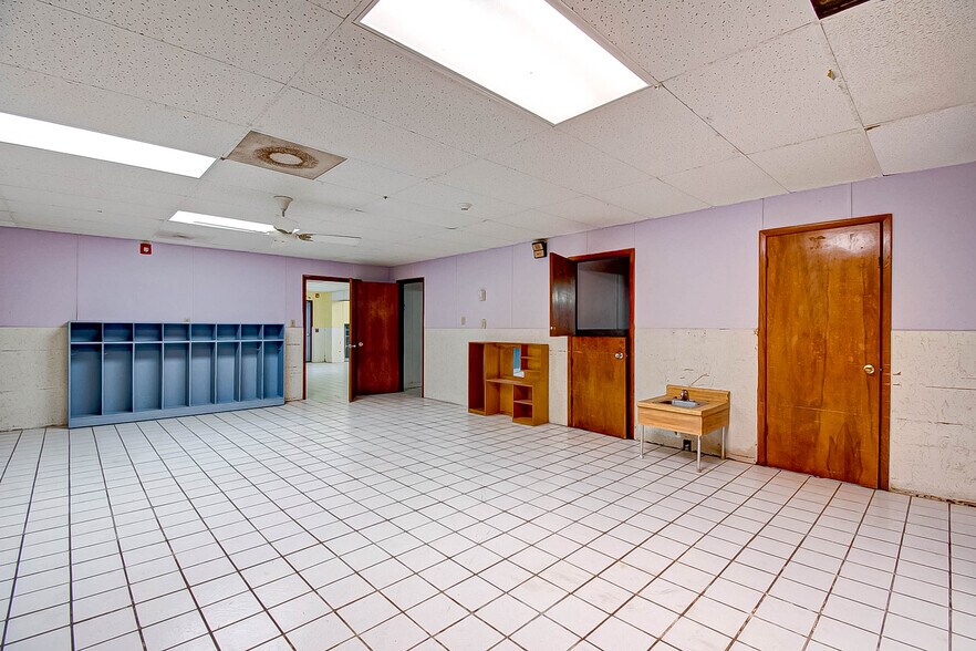 More Photos Of 3019 Dickinson Ave, Dickinson Freestanding For Sale