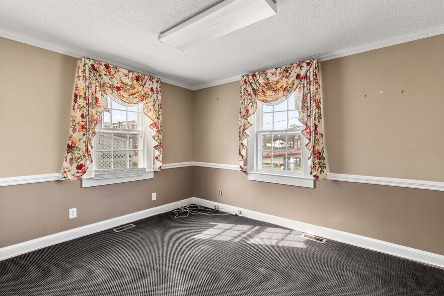 More Photos Of 302 N White St, Lancaster Office For Sale