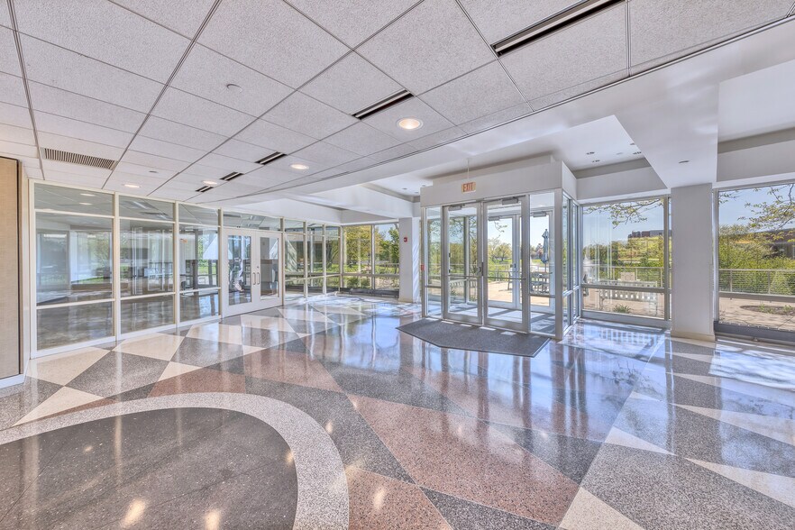 More Photos Of 544 Lakeview Pkwy, Vernon Hills Office For Lease