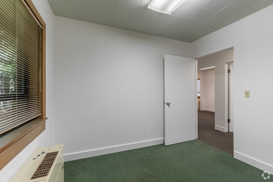More Photos Of 2455 NW Marshall St, Portland Office For Lease