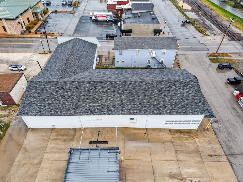 More Photos Of 103 W 2nd St N, Wright City General Retail For Sale