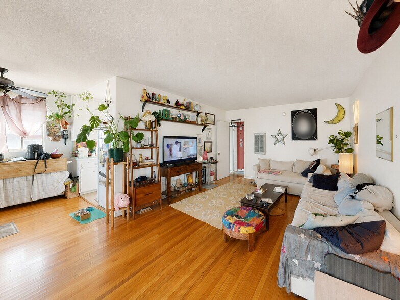 More Photos Of 5642 Lexington Ave, Los Angeles Apartments For Sale