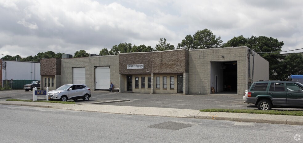 Primary Photo Of 1610 9th Ave, Bohemia Warehouse For Lease