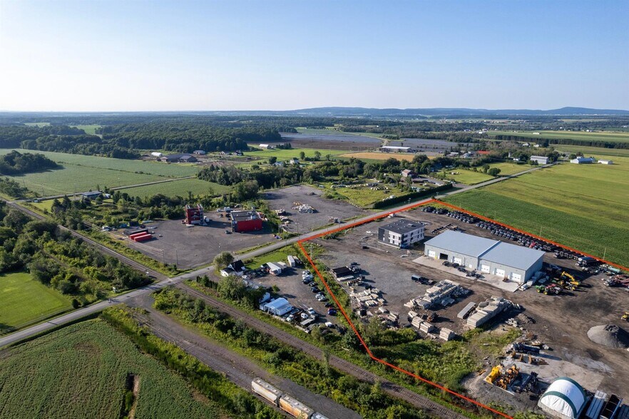 Primary Photo Of 9460 Rue Saint-Vincent, Mirabel Manufacturing For Sale