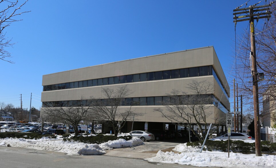 More Photos Of 44 S Bayles Ave, Port Washington Medical For Lease