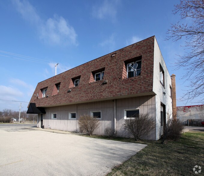 More Photos Of 2900 DeKalb Ave, Sycamore Office For Sale