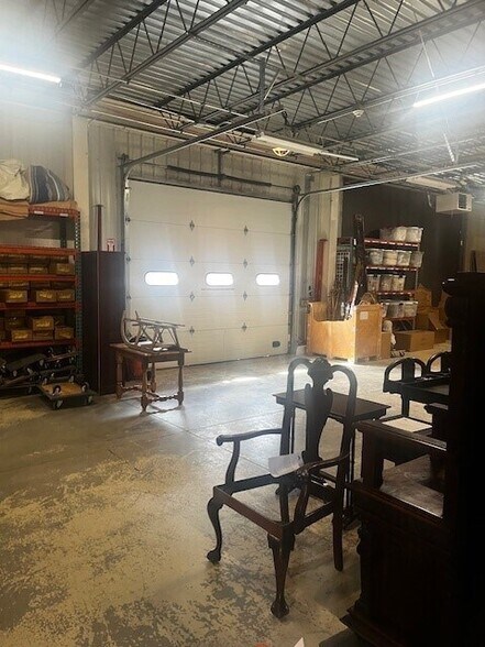 More Photos Of 114 Homestead Rd, Evergreen Showroom For Sale