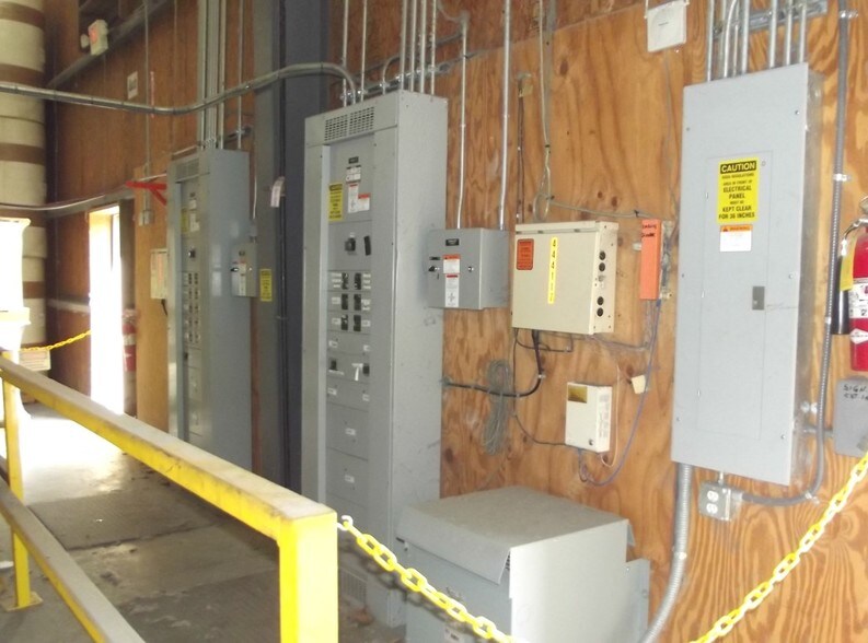 More Photos Of 20004 O'Brien Rd, Groveland Warehouse For Sale