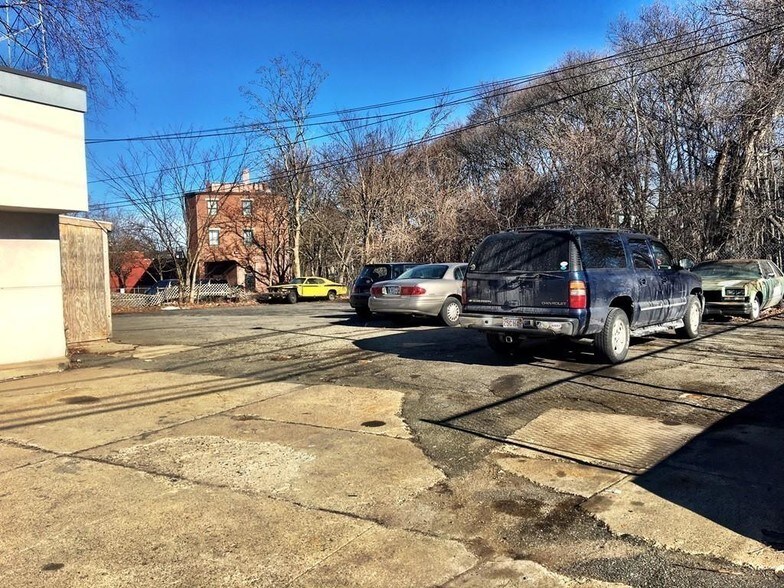 More Photos Of 1942 Centre St, West Roxbury Auto Repair For Lease