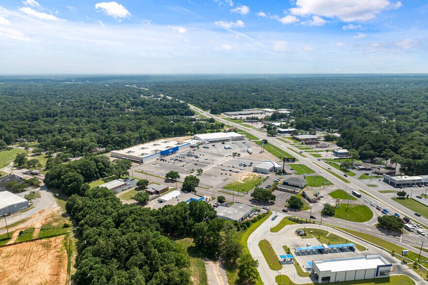More Photos Of 4001-4005 Government Blvd, Mobile Storefront For Sale