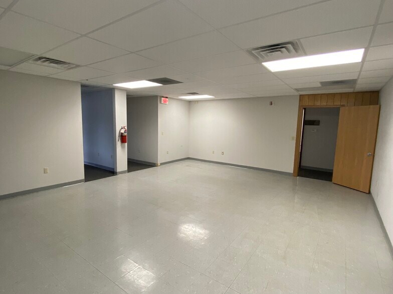 More Photos Of 2704 Jedderds Ave, Fort Wayne Warehouse For Sale