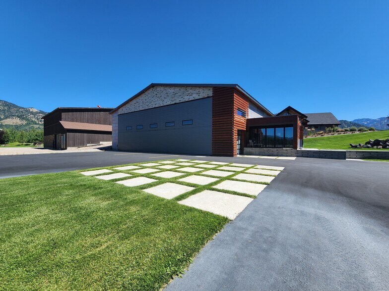 More Photos Of 872 Alpine Village Loop, Alpine Airplane Hangar For Sale