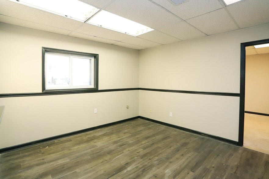 More Photos Of 1301 Fabricon Blvd, Jeffersonville Light Manufacturing For Lease