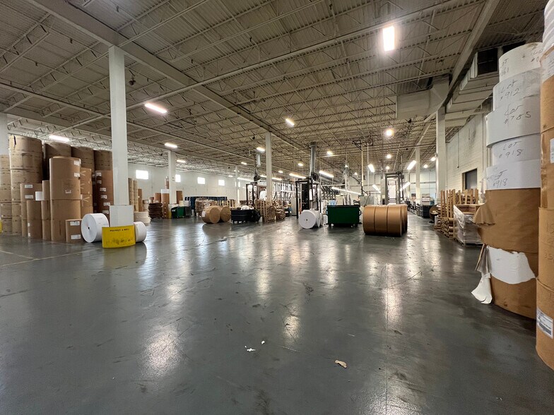More Photos Of 933 Tower Rd, Mundelein Warehouse For Sale