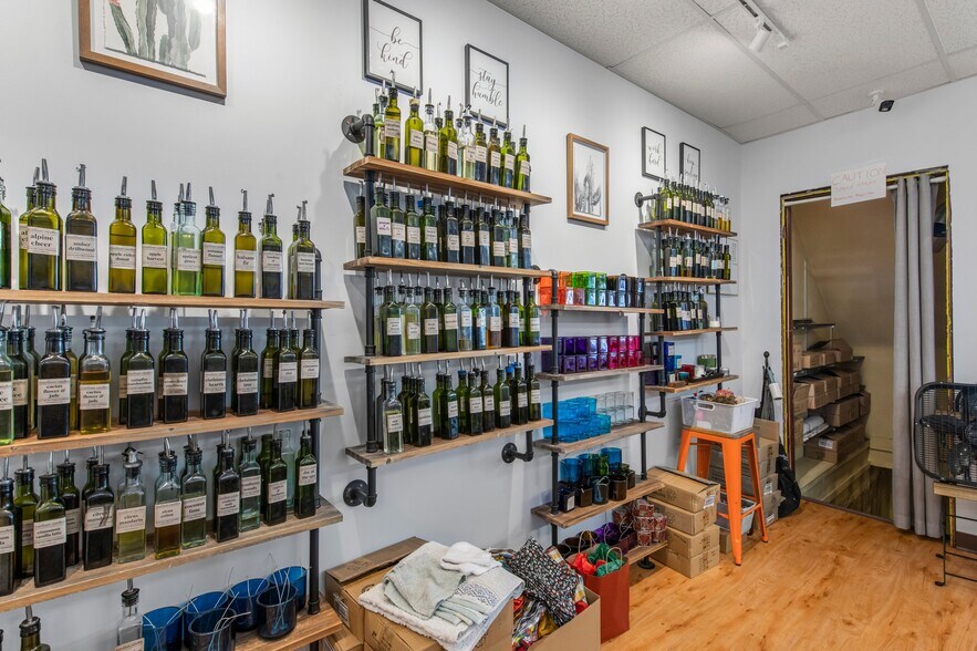 More Photos Of 1652 Grand Ave, Saint Paul Storefront Retail Office For Lease
