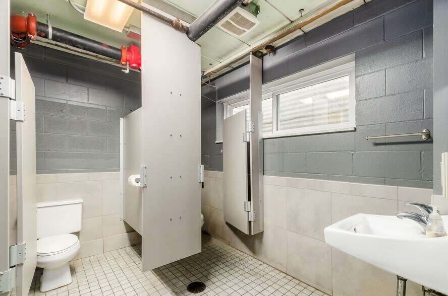 More Photos Of 191 E 15th Ave, Columbus Lodge Meeting Hall For Lease