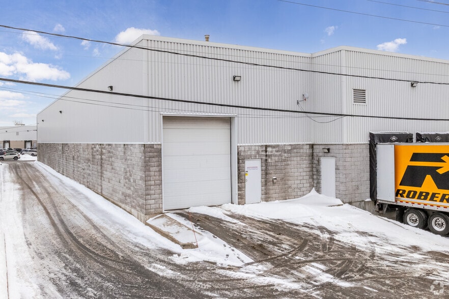 More Photos Of 2725 Rue Michelin, Laval Warehouse For Sale