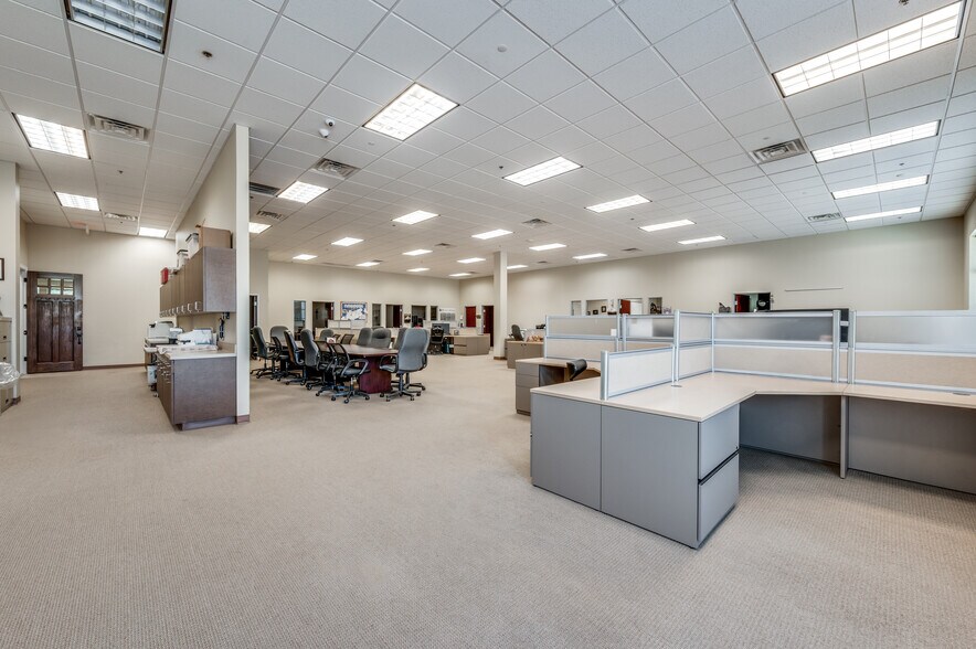 More Photos Of 6652 Pinecrest Dr, Plano Office For Lease