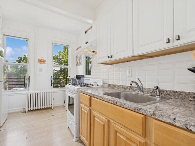 More Photos Of 123 3rd St, Newburgh Apartments For Sale