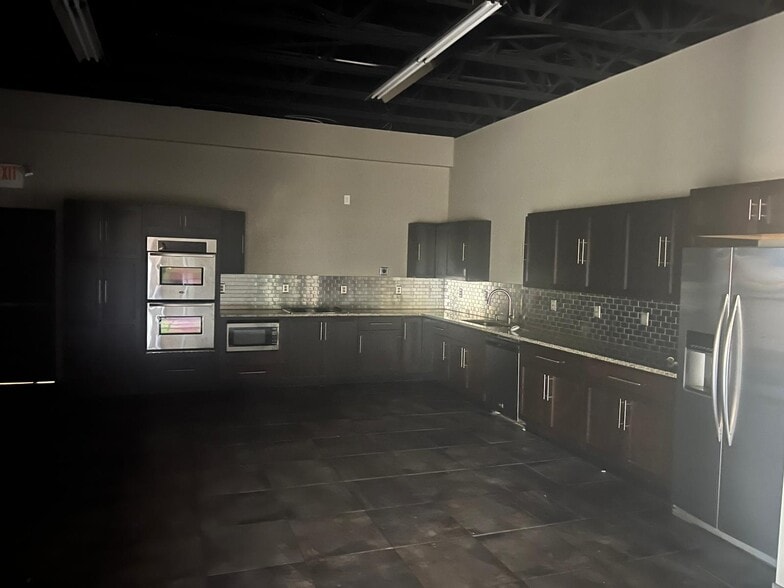 More Photos Of 1 S Main St, Toms River Warehouse For Lease