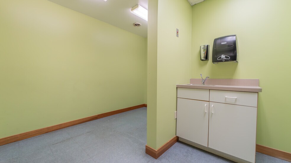 More Photos Of 710 Franklin St, Michigan City Freestanding For Sale