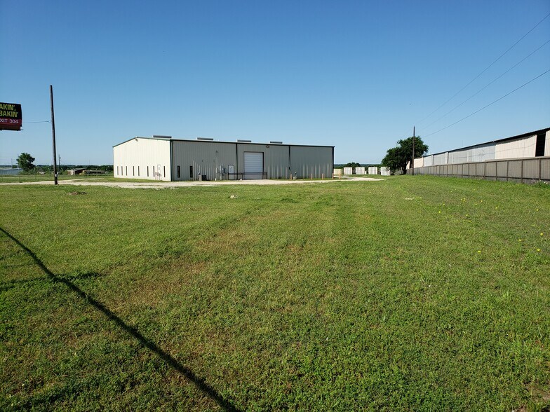 More Photos Of 15856 S Interstate 35, Bruceville Industrial For Lease
