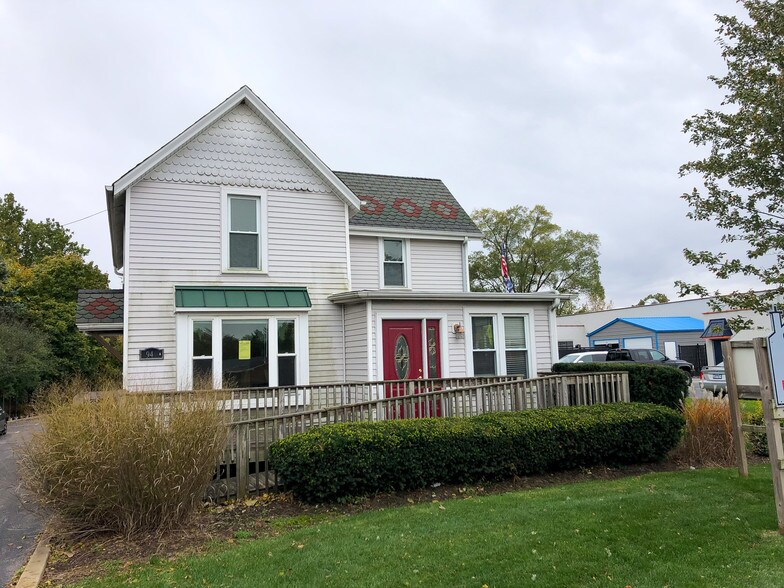 More Photos Of 942 E State St, Geneva Loft Creative Space For Sale