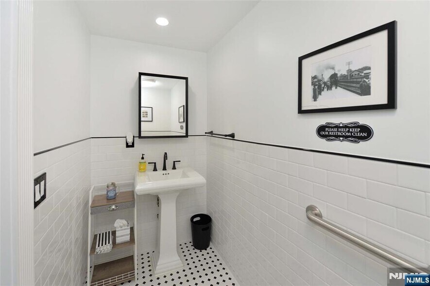 More Photos Of 17 Godwin Ave, Ridgewood General Retail For Lease