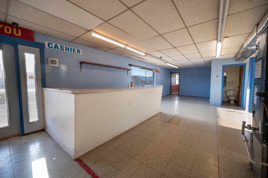 More Photos Of 659 N Main St, Woodstock Mixed Retail For Sale