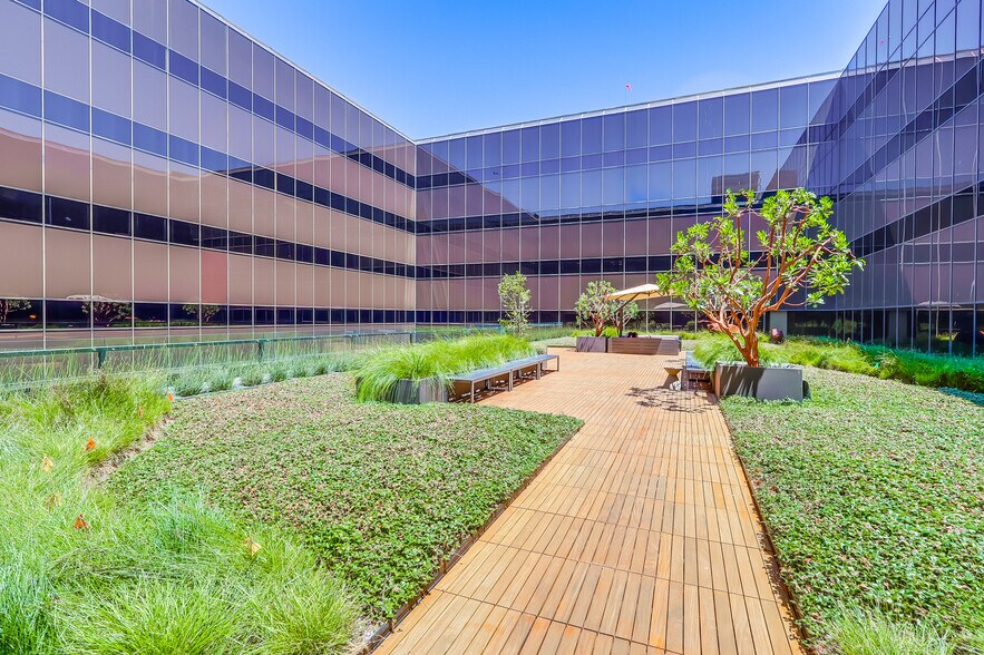 More Photos Of 11500 W Olympic Blvd, Los Angeles Medical For Lease