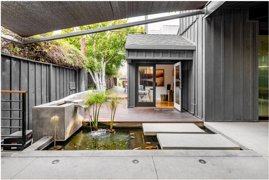 More Photos Of 1746 Abbot Kinney Blvd, Venice Loft Creative Space For Lease