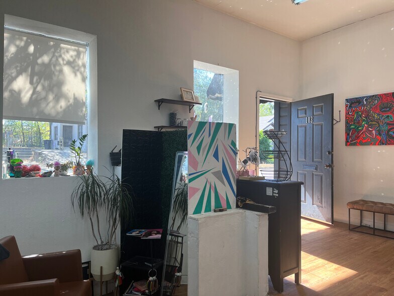 More Photos Of 103 W 6th St, Tyler Flex For Lease