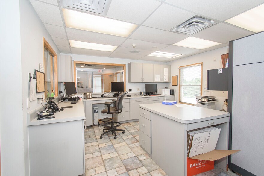 More Photos Of 1201 Elm St, Christiansburg Office For Sale