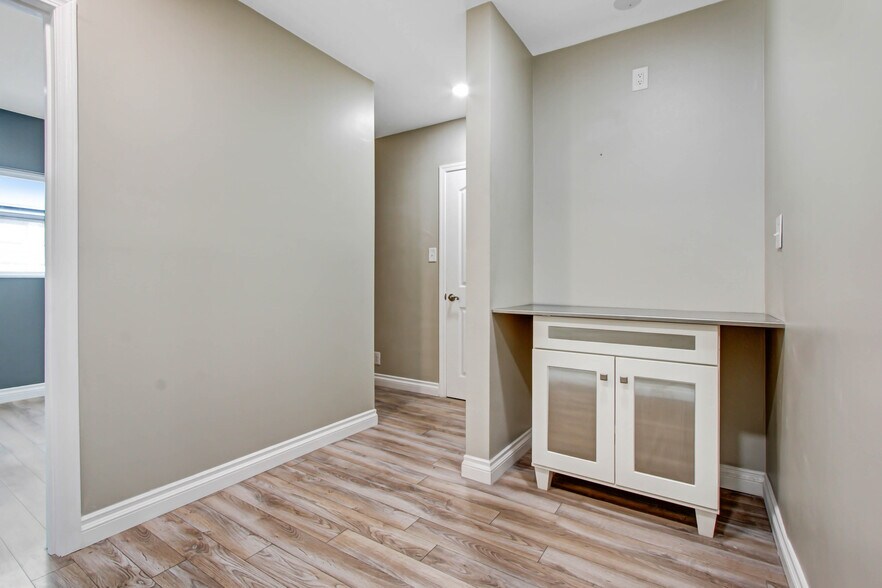 More Photos Of 5709 E Beverly Blvd, Los Angeles Office Residential For Lease