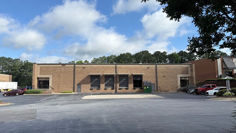 More Photos Of 6665 Corners Industrial Ct, Peachtree Corners Warehouse For Lease