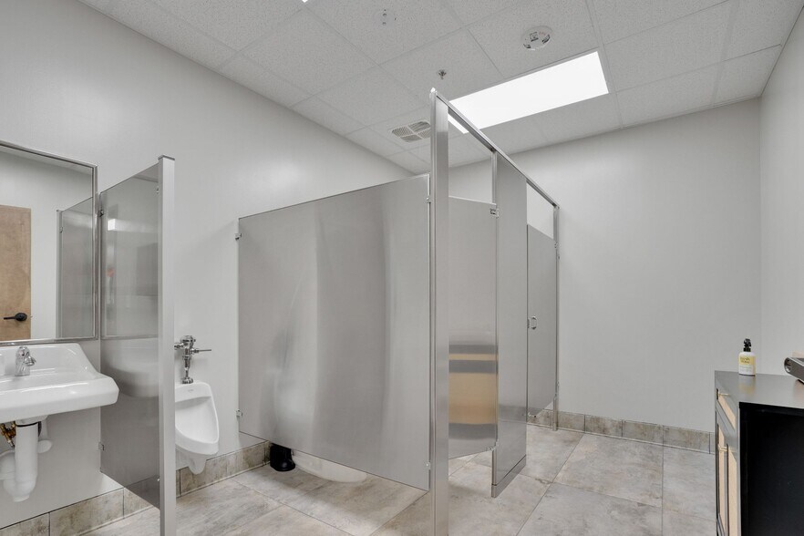 More Photos Of 1379 McDow Dr, Rock Hill Warehouse For Sale