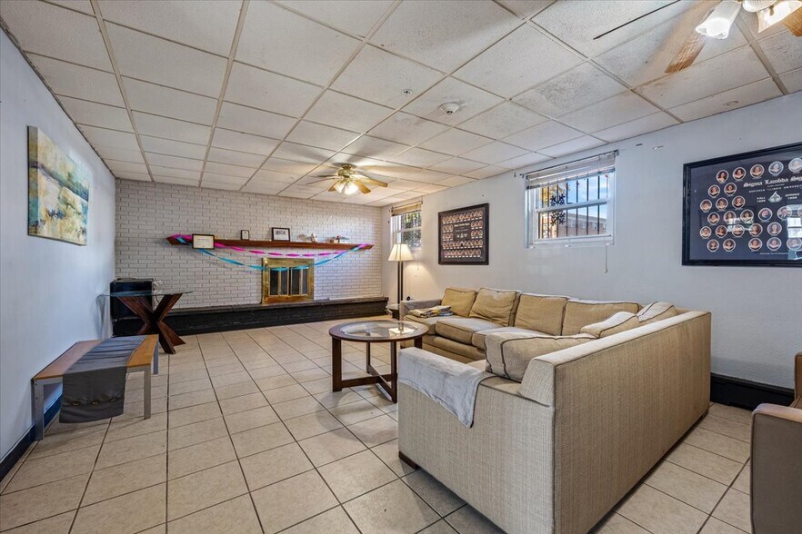 More Photos Of 918 Kimberly Dr, Dekalb Sorority Fraternity House For Sale