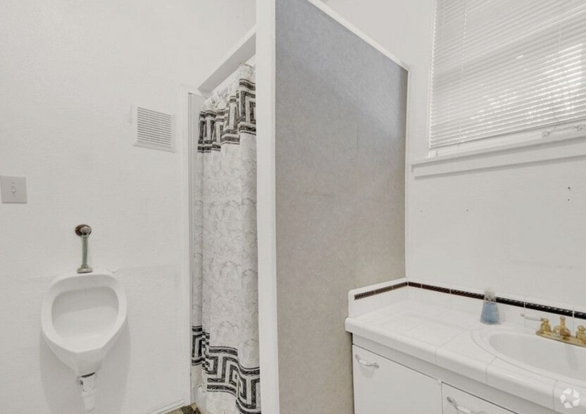 More Photos Of 618 4th St, Corning Office For Sale