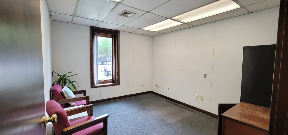 More Photos Of 5 Heritage Park, Clinton Manufacturing For Lease