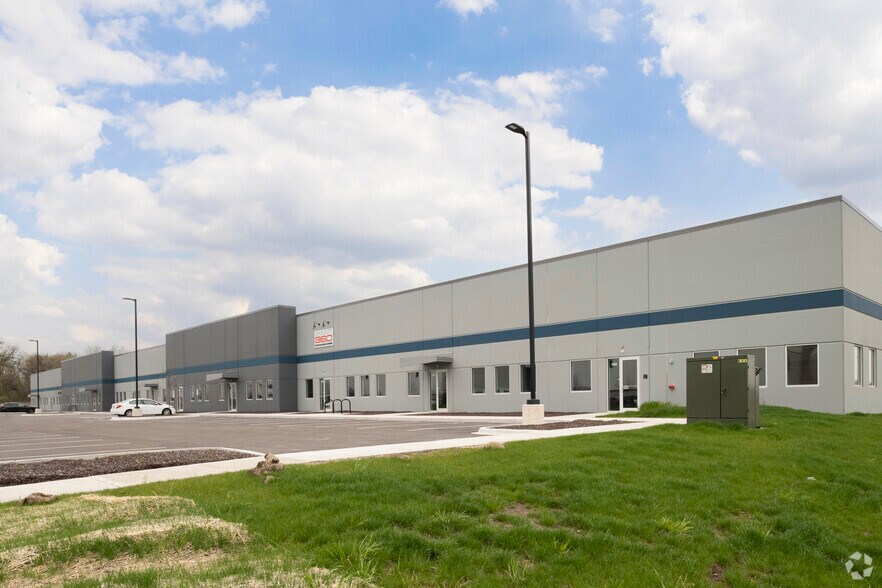 More Photos Of 3818-3858 John Wall Dr, Madison Light Distribution For Lease