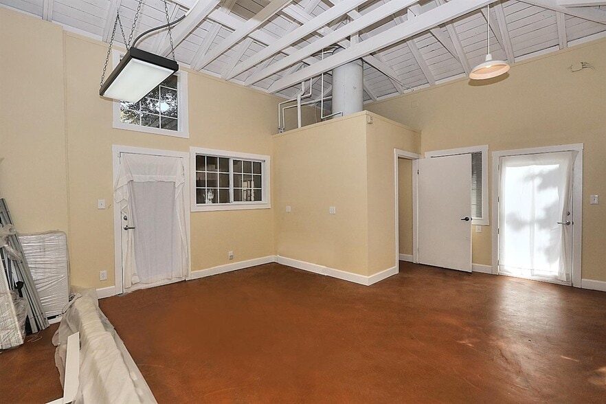 More Photos Of 2301 F St, Sacramento Freestanding For Sale