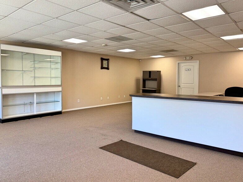 More Photos Of 146 E Main St, Braidwood Storefront For Sale