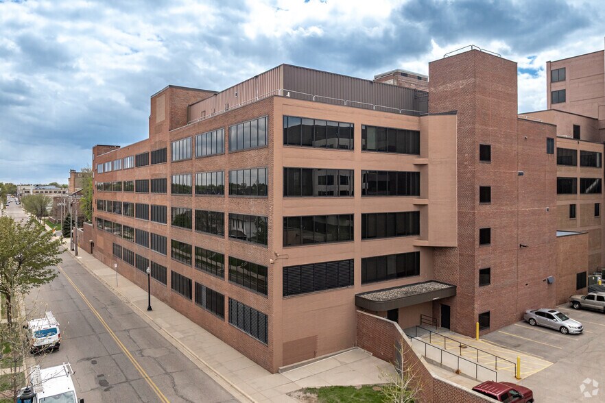 More Photos Of 2701-2707 Wells Fargo Pky, Minneapolis Office For Lease