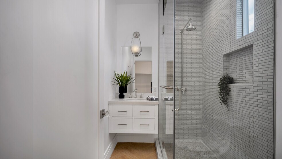 More Photos Of 1351 Seward St, Los Angeles Apartments For Sale