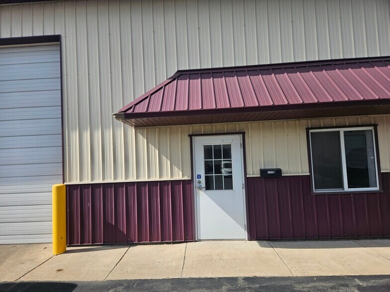 More Photos Of 1299 Leah Rd, Morris Warehouse For Lease